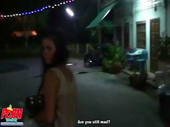 Drunk Girl Doesnò&#8364;&#8482;t Mind Sucking And...